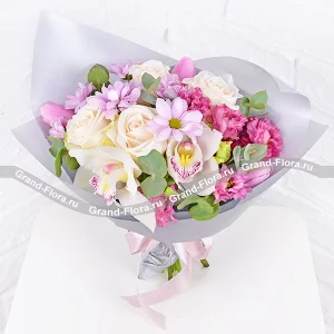 Неземная красота - букет из белых орхидей и роз Неземная красота - букет из белых орхидей и роз